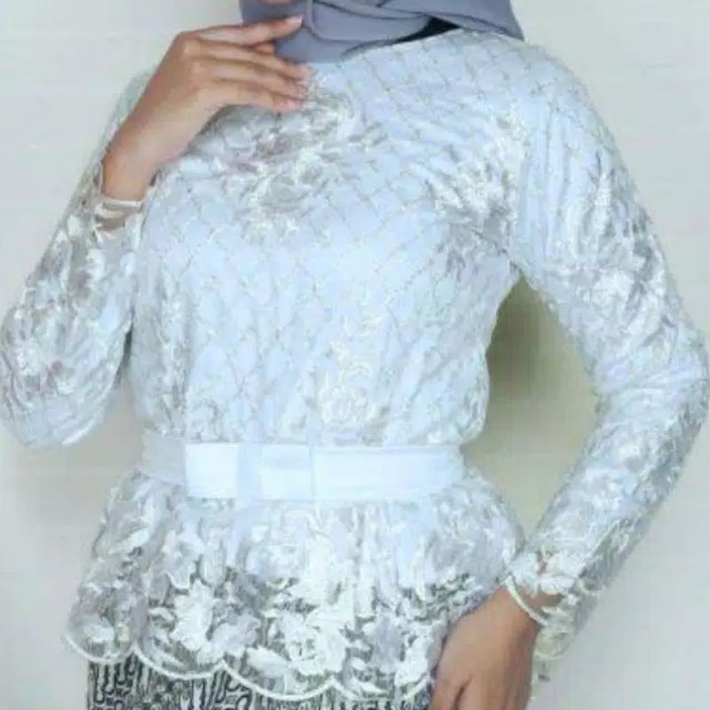 ATASAN ARRABELLA/KEBAYA WISUDA/KEBAYA TULLE/KEBAYA MODERN