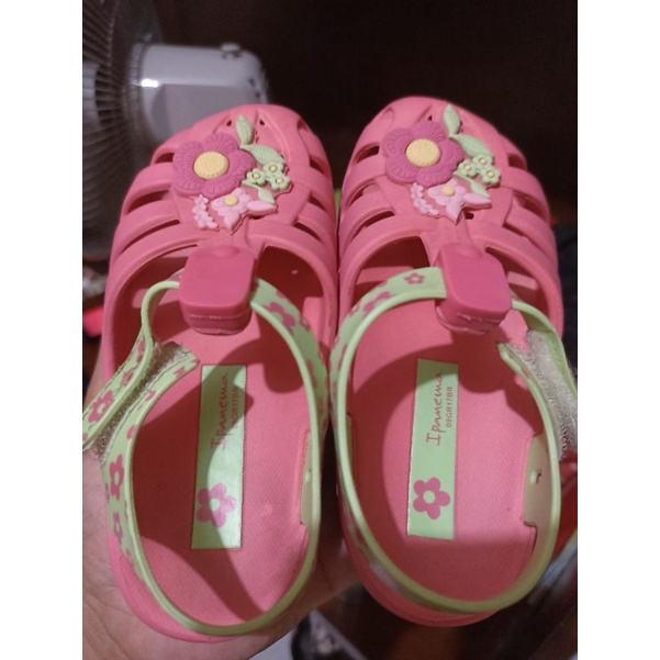 (PRELOVED) SENDAL ANAK IPANEMA