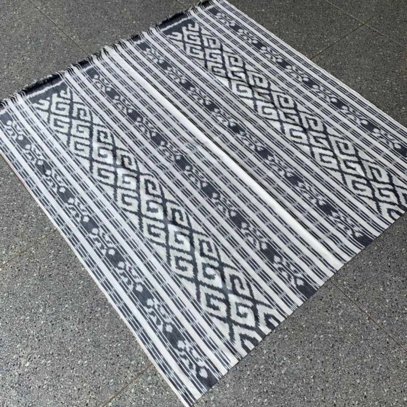 Kain Tenun Toraja Putih
