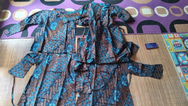 Batik Couple Terbaru 2020 Baju Batik Couple Keluarga Motif Seno Biru