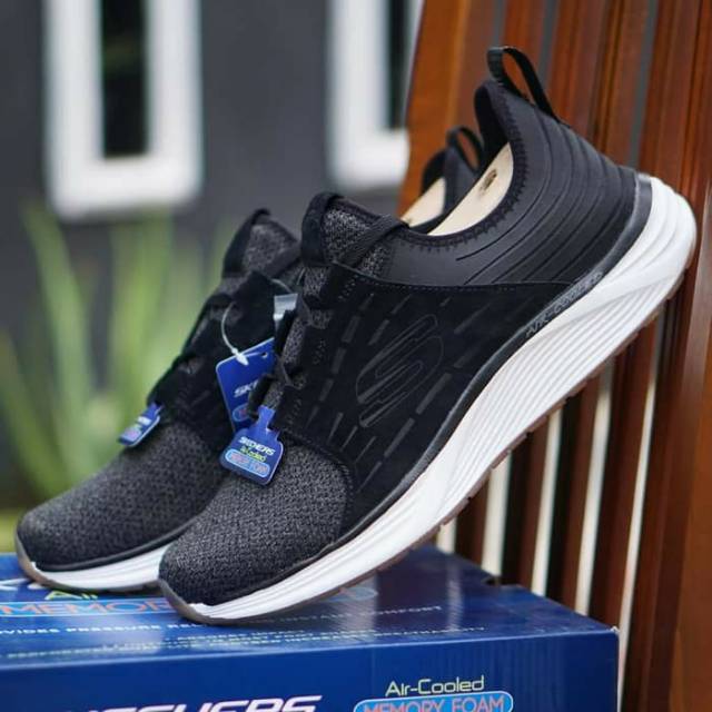 ORIGINAL Skechers Skyline Hitam Putih Black Sepatu Pria Lari Gym BNIB