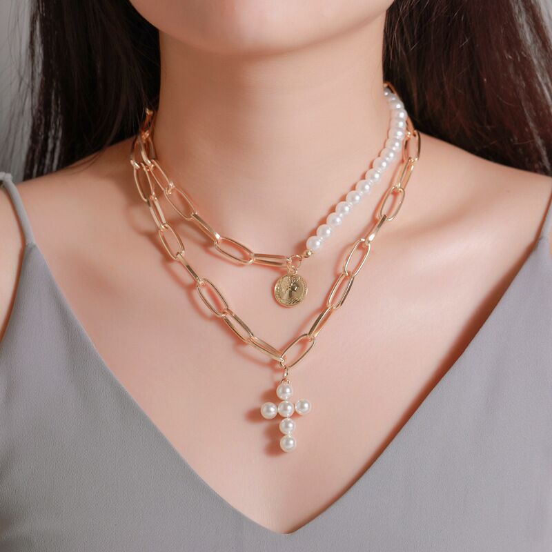 YEEZII Kalung Rantai Multilayer Liontin Salib Aksen Mutiara Warna Emas Gaya Retro Untuk Wanita