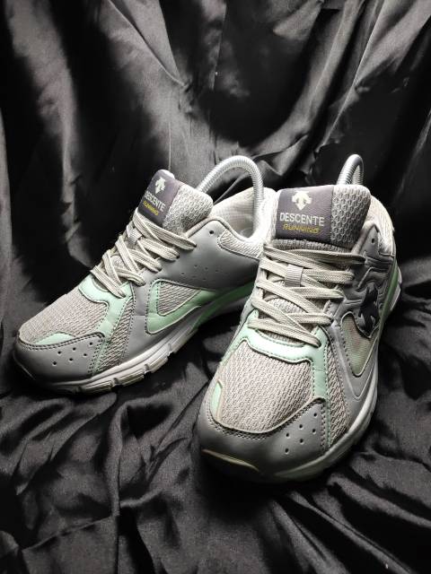 Sepatu Descente Athletic Original Bekas Size 38