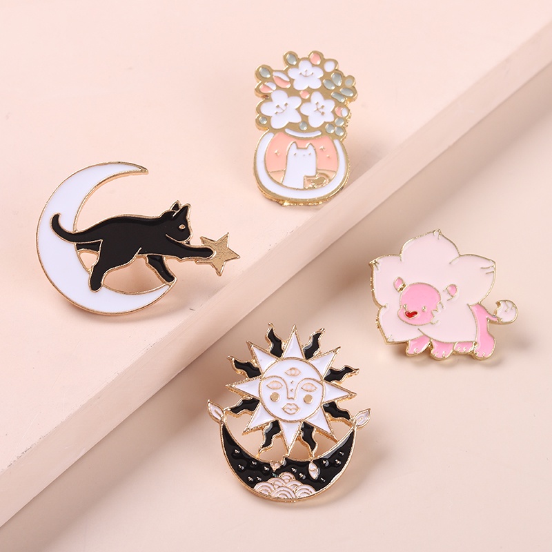 Bros Pin Enamel Bentuk Matahari / Babi / Bulan / Kucing Untuk Aksesoris Pakaian Wanita