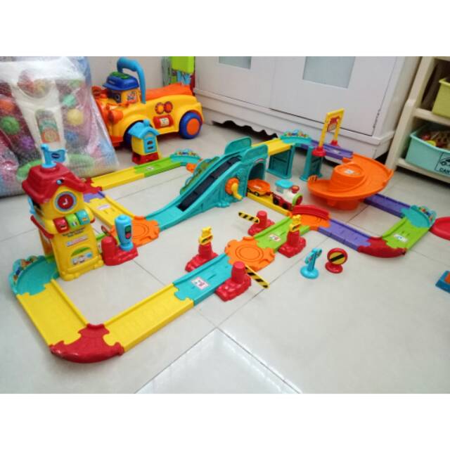 Vtech toot toot train station
