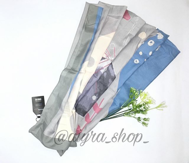 Hijab segi empat motif azzura