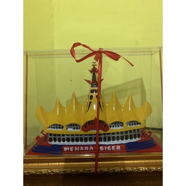 miniatur rumah adat lampung