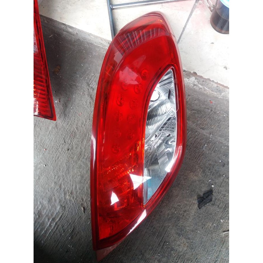 Lampu belakang mazda 2 Original