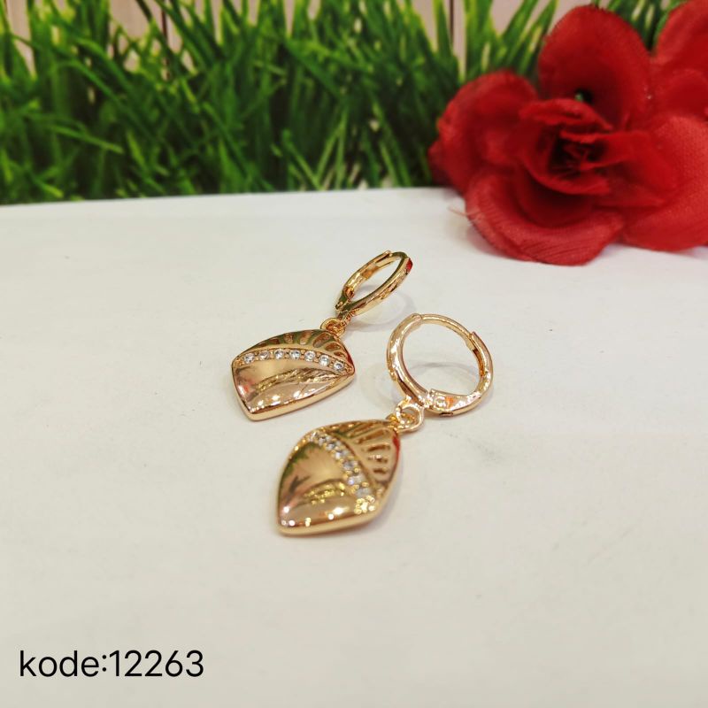 Queen * anting jepit titanium dewasa permata tujuh/12263