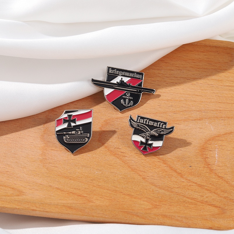 Perang Dingin Enamel Pin German Tank Pemboman Pesawat Kapal Perang Elang Lencana Bros Kerah Pin Retro Perhiasan Hadiah