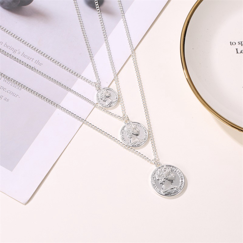 Kalung Logam Tiga Lapis Yang Stylish Gaya Bohemian Rantai Sweater Kepala Koin Liontin