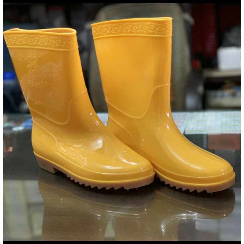 Sepatu boots Yumeida pendek sepatu boot warna kuning digunakan saat banjir