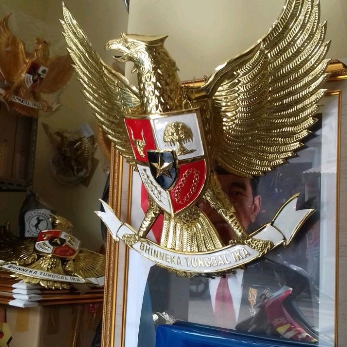 

lambang garuda pancasila 40 cm gosend