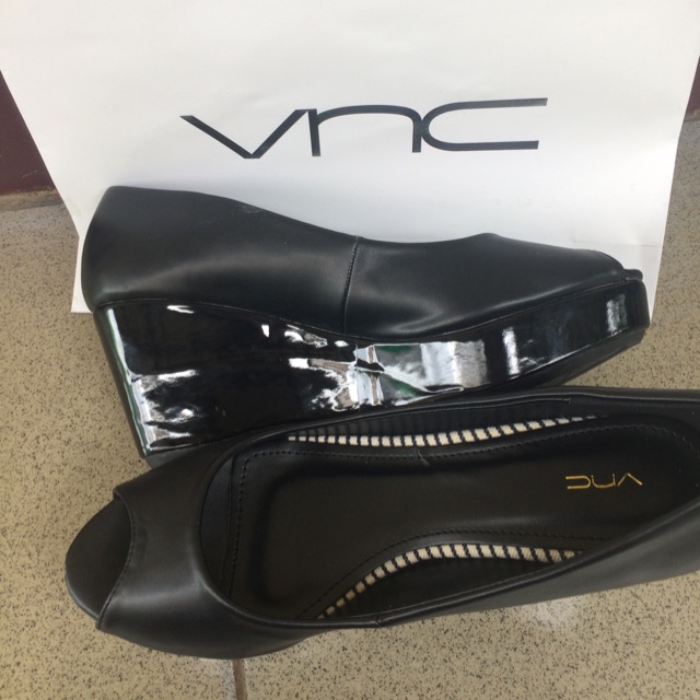 Sepatu Wedges Preloved Hitam Black VNC Vincci