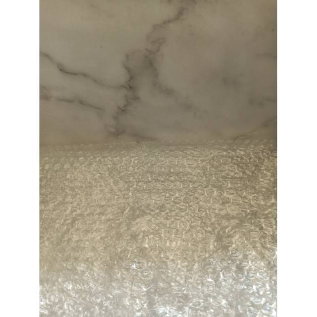 

Bubble wrap untuk melindungi parfum