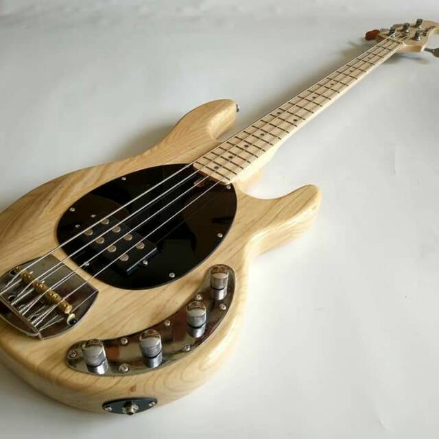 Gitar Bass Listrik elektrik Musicman Ernie Ball natural color neck mapple