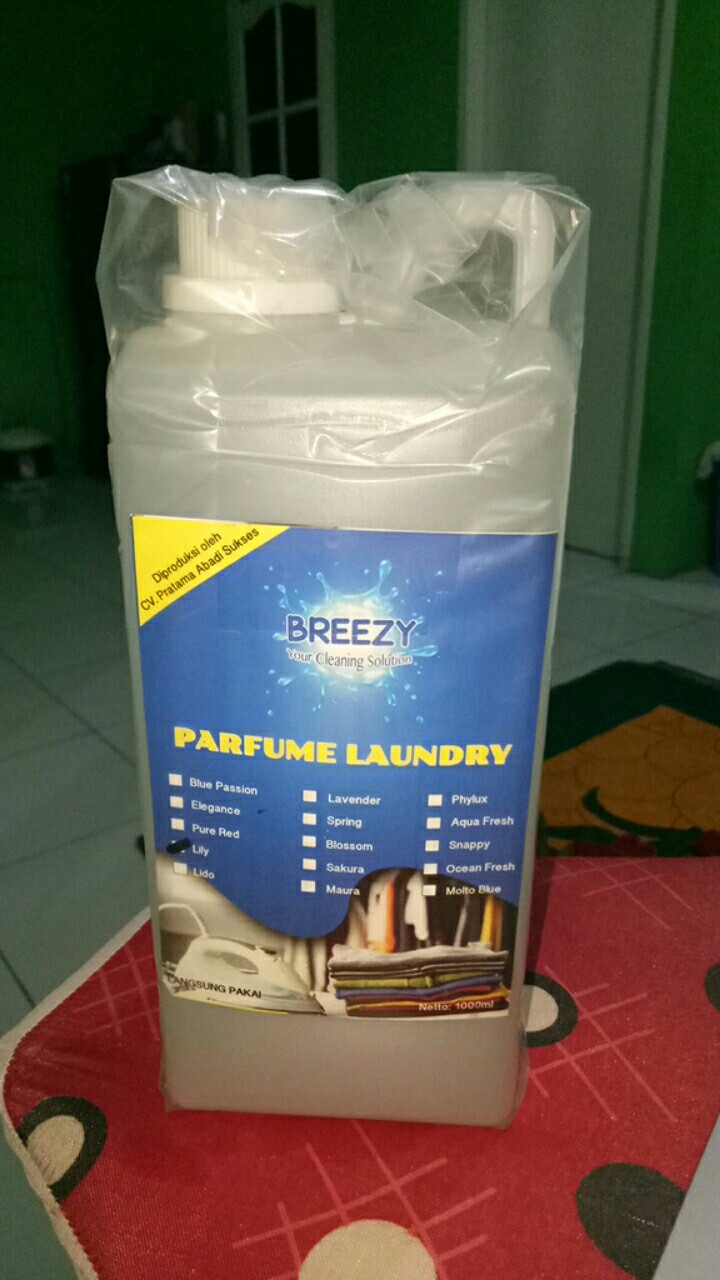 Breezy Parfum Laundry 1l/ Parfum Laundry 1 Liter/parfum Pakaian 1 L