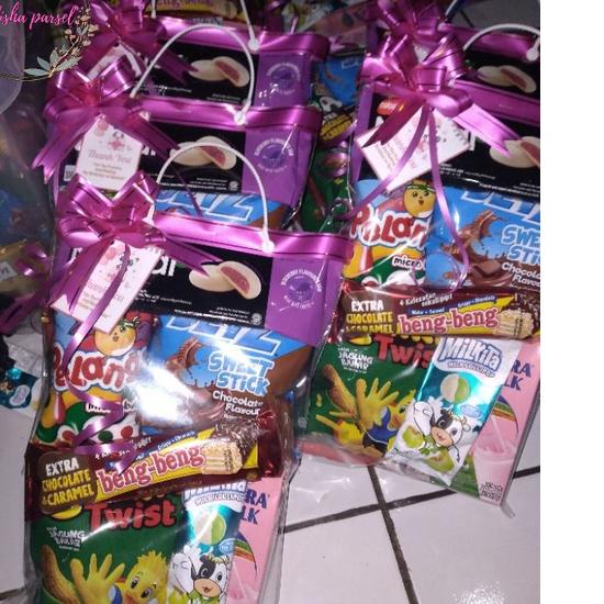 

7.7 Promo >> paket snack anak murah bingkisan ulang tahun hampers lebaran