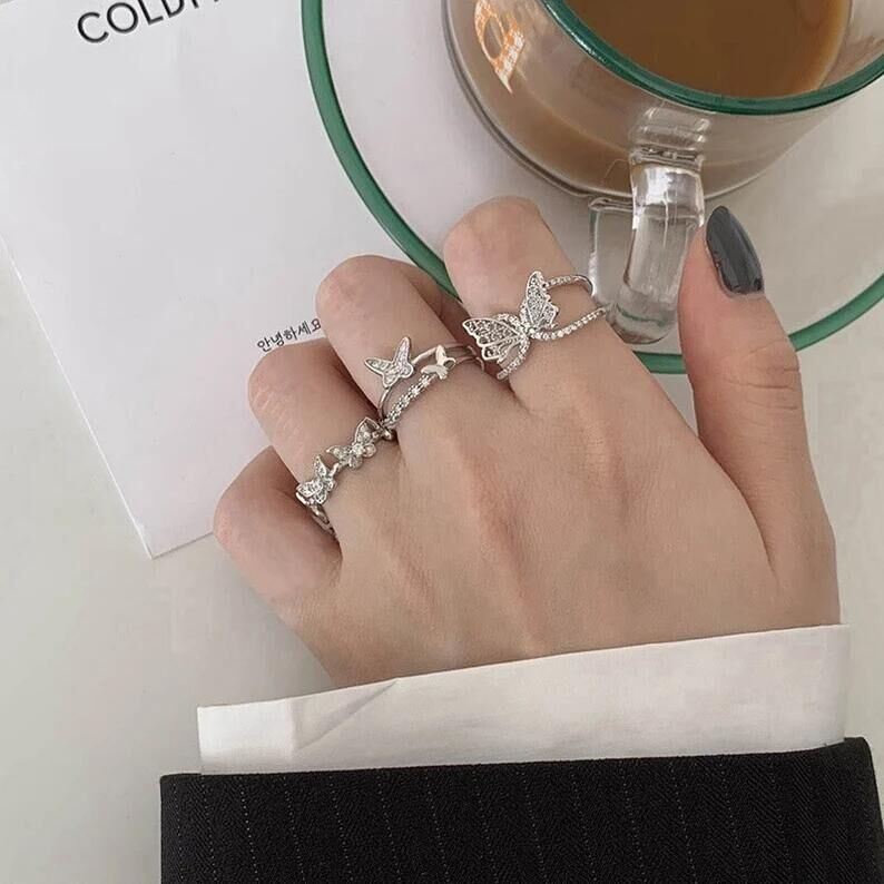 YEEZII Set Cincin Desain Kupu-Kupu Aksen Kristal Untuk Wanita