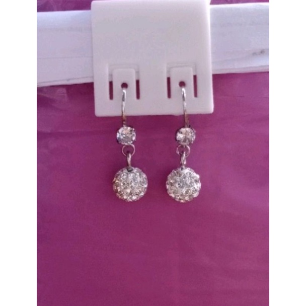 Anting Bola-Bola Besi Putih