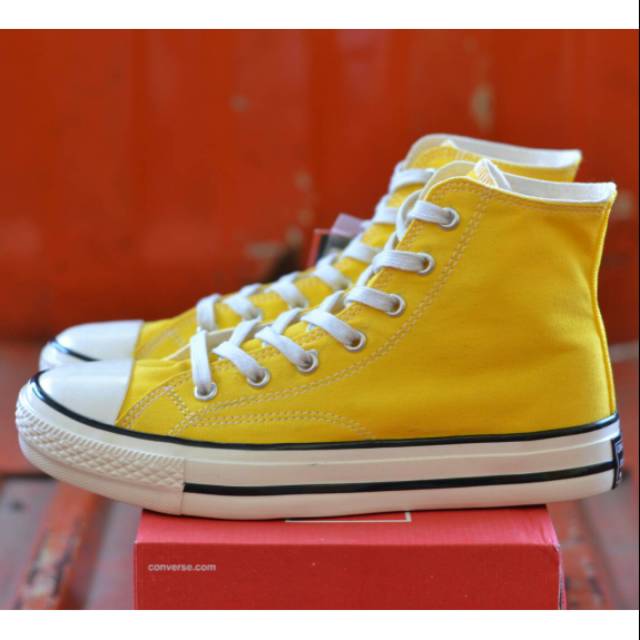 yellow star converse