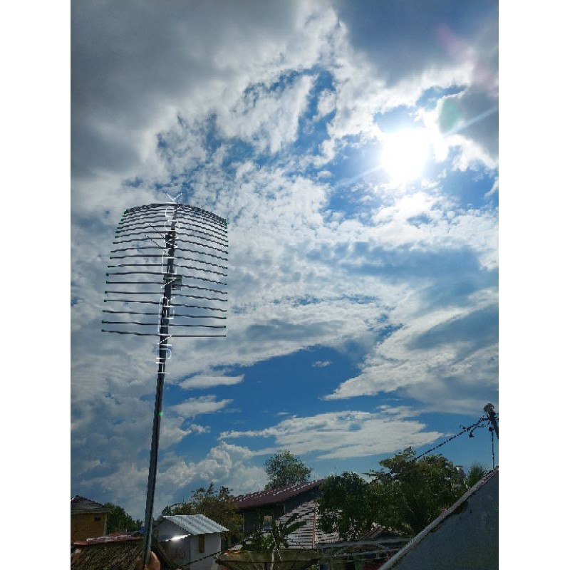 Antena yagi grid versi V posisi Vertikal untuk pasang double dual polarisasi Horizontal H V