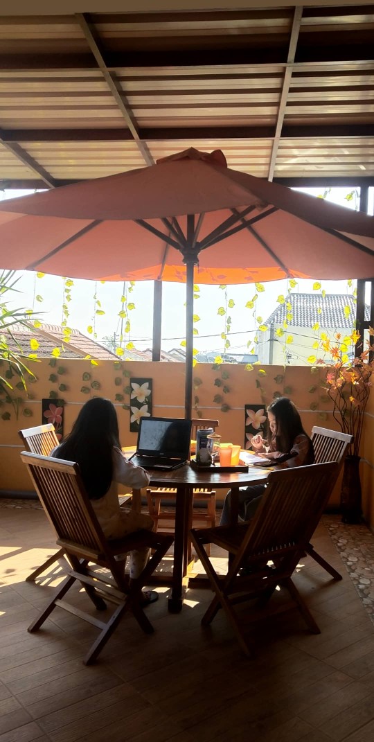 Meja Kursi Payung Jati Solid Cafe/pantai/hotel Outdoor Kursi Teras Meja Santai Payung Taman