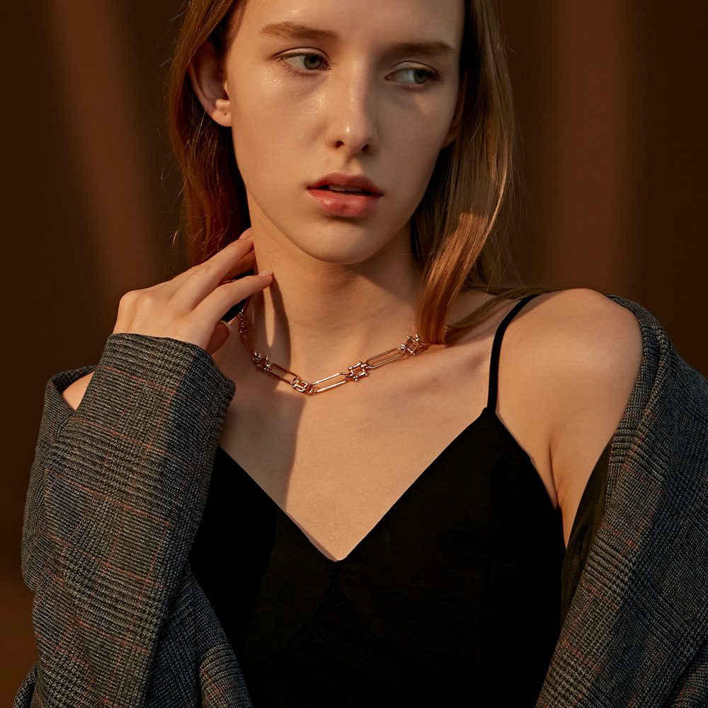 【MHANG】Kalung Pendek Rantai Tebal Sederhana Dalam Rantai Klavikula Wanita Ceruk Mewah Ringan Aksesoris Jahitan Mode Retro