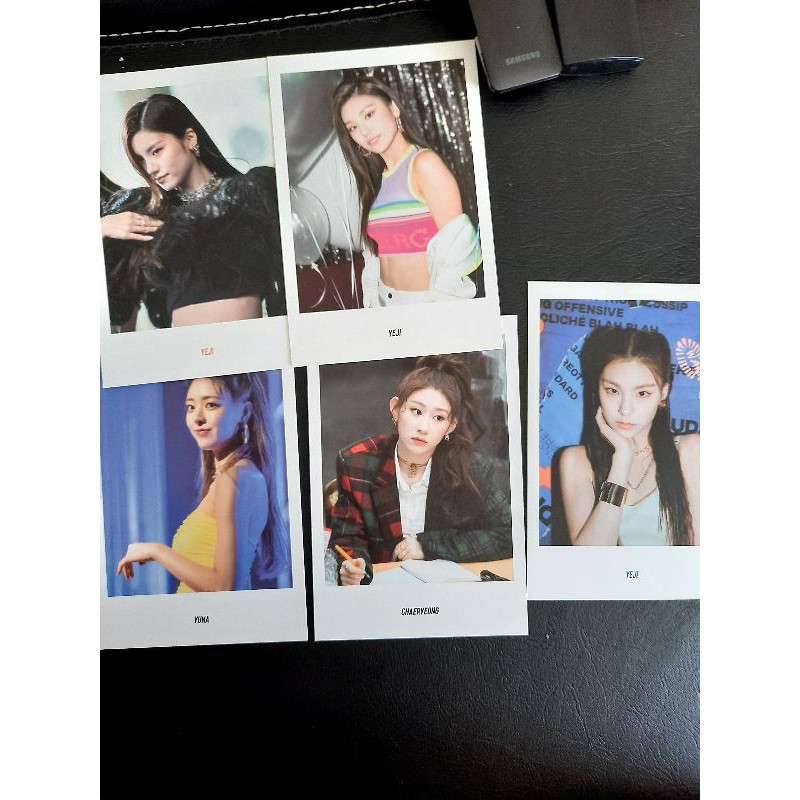 posctcard itzy wannabe yeji yuna chaeryeong