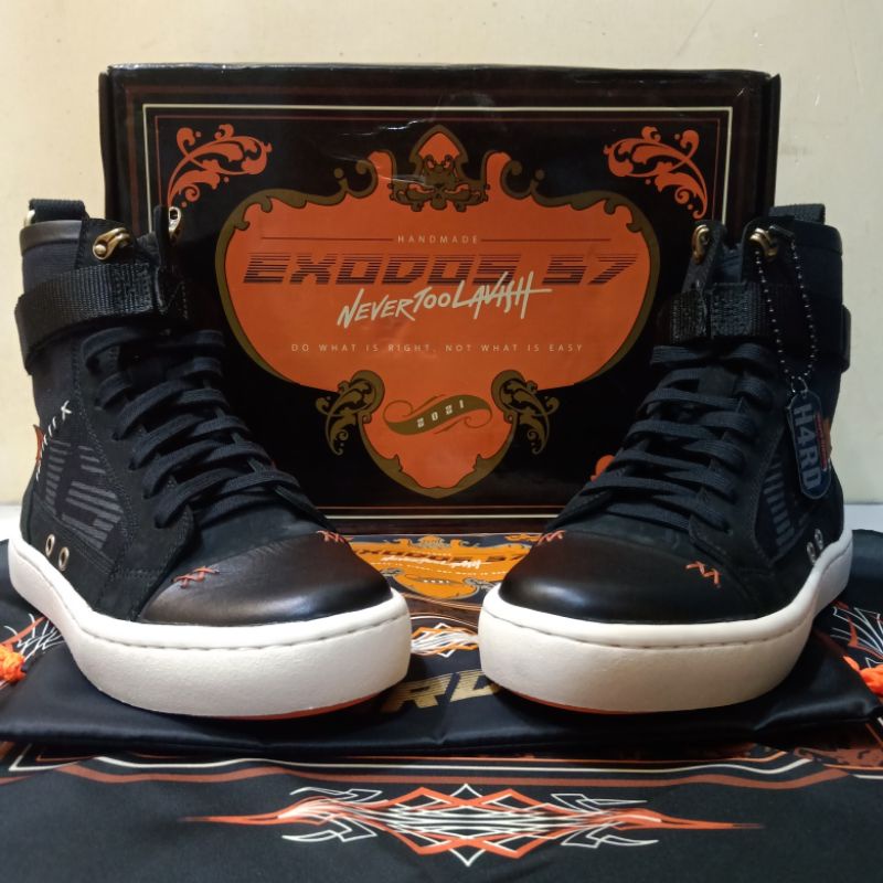 BNIB Size 40 Exodos57 x Nevertoolavish "HARDER"