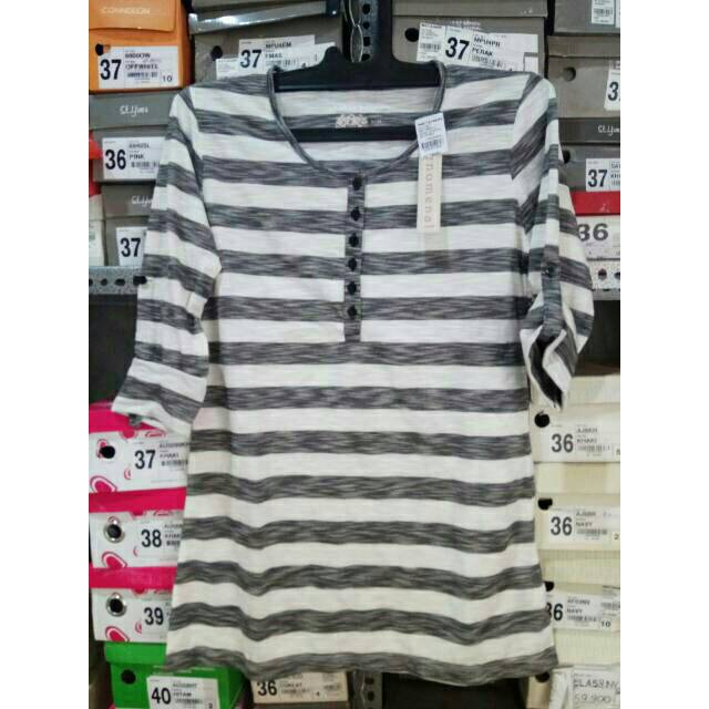 1. Size S Kaos phenomenal branded matahari