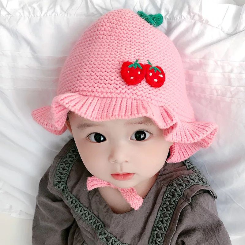 Topi rajut Anak Bayi Perempuan Knitted Ruflle Stawberry Import