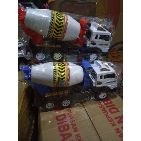 mainan truk molen besar