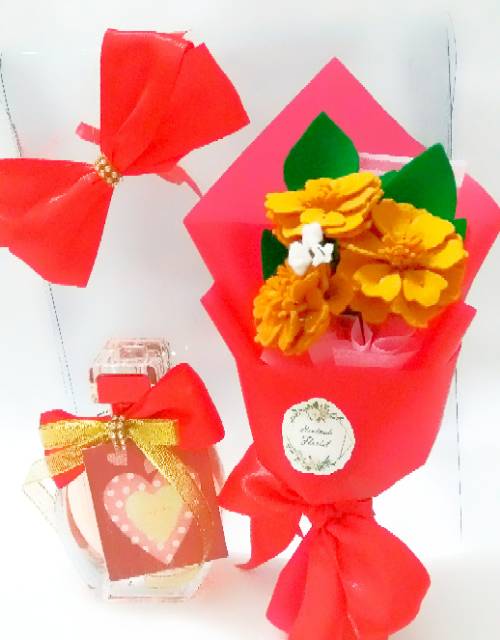 Set buket bunga + parfum set hadiah box marrygold hadiah wedding valentine wisuda ibu anniversary