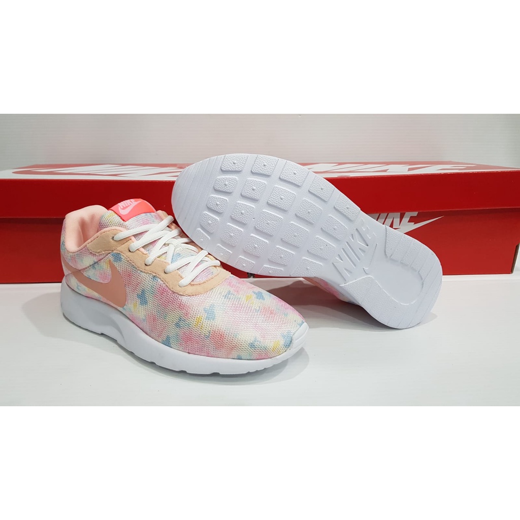 Sepatu Sport Wanita Nike Tanjun