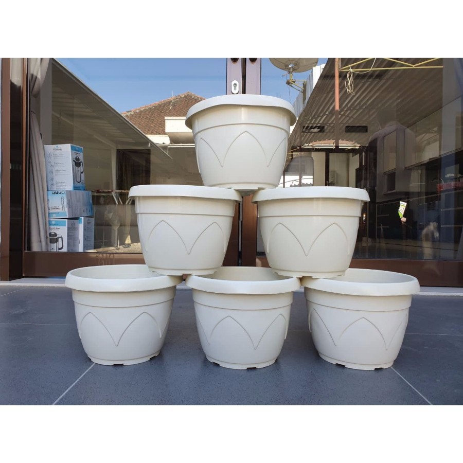 Pot Bunga Tulip Putih Plastik 25 cm