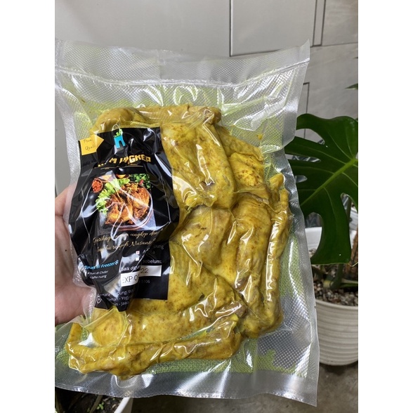 

Ayam kampung ungkep bumbu kuning free sambal bawang