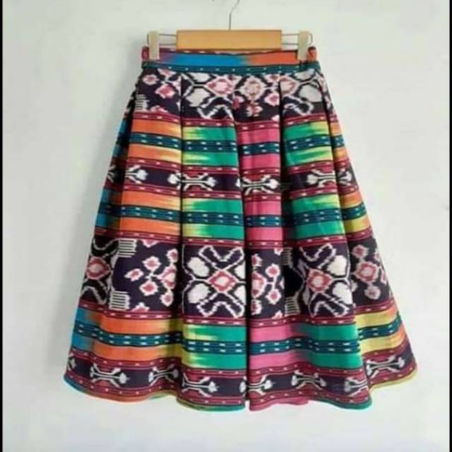 Rok tenun motif maoumere pelangi premium