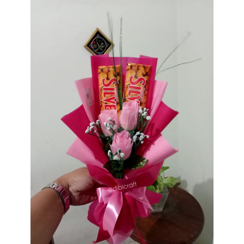 

HAND BOUQUET BUNGA & SILVERQUEEN