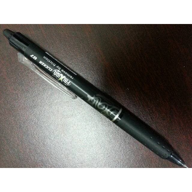 

Pulpen Pilot FRIXION 0.7mm dapat dihapus