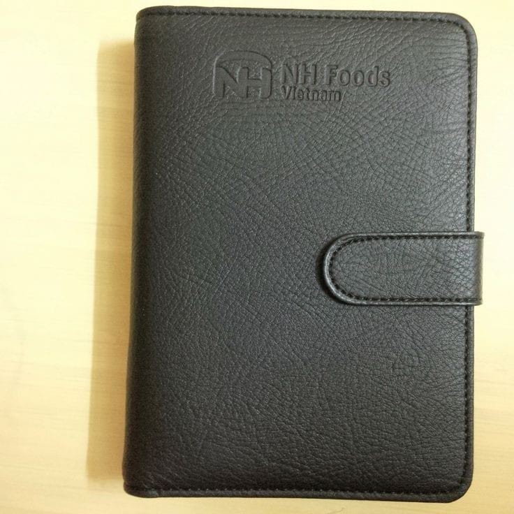 

BUKU AGENDA EMBOS ISI 6 RING UKURAN A5 BISA CUSTOM LOGO