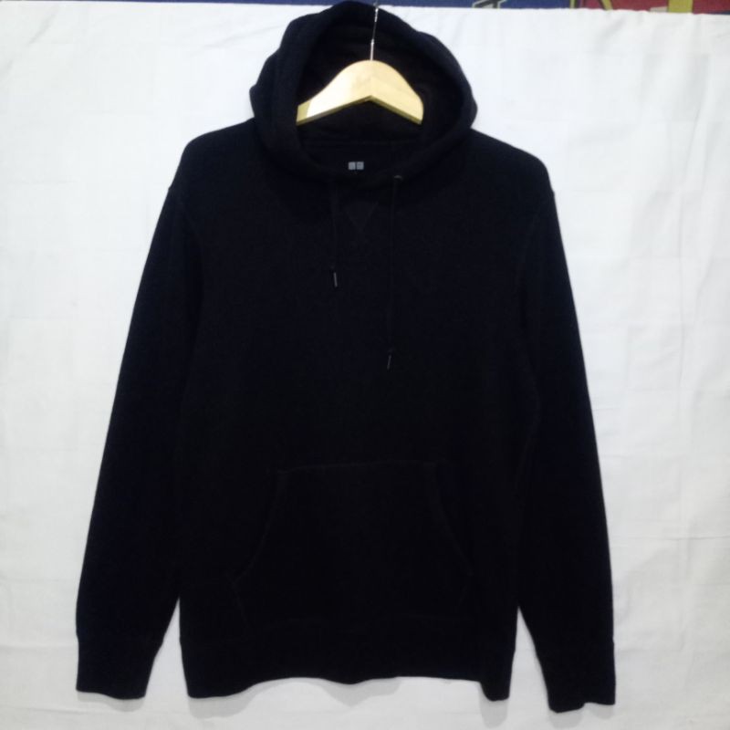 Hoodie Uniqlo Hitam Second Original