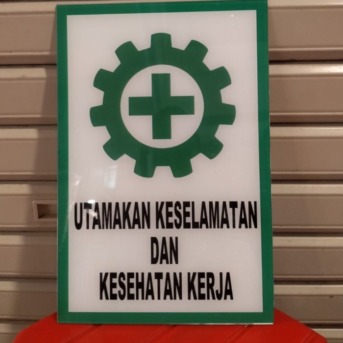 

AKRILIK U T A M A K A N KESELAMATAN DAN KESEHATAN KERJA UK 20 X 30CM