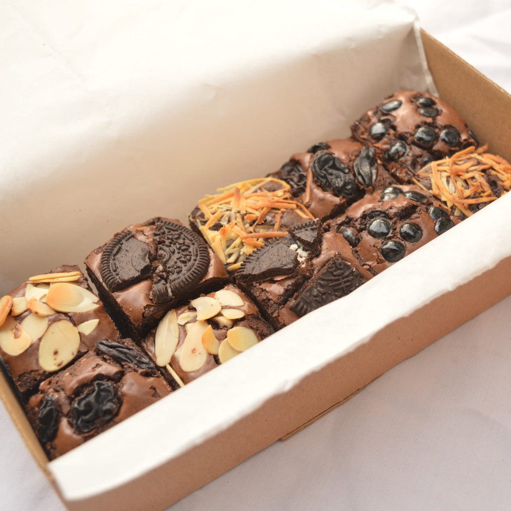 

FUDGY BROWNIES PANGGANG / Brownies Sekat (20X10CM ISI 10 SLICE)