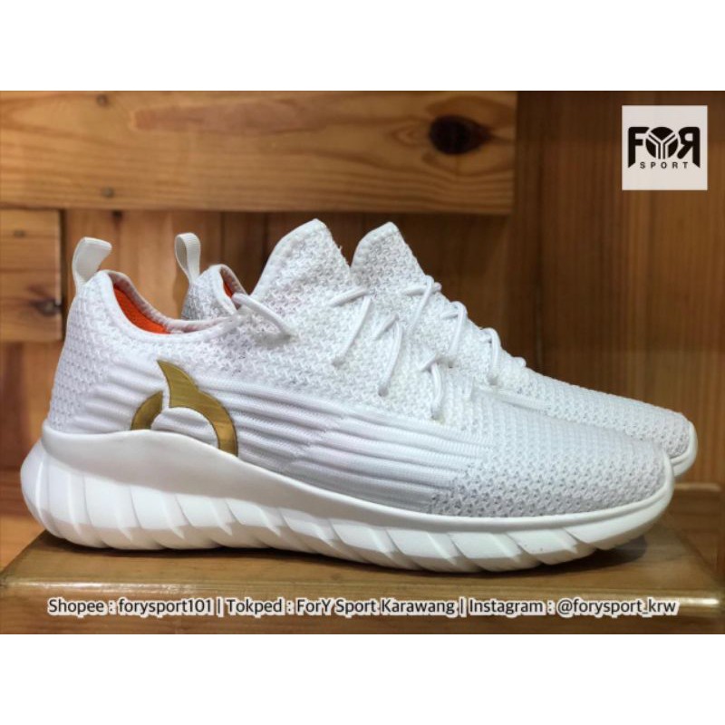 ORTUSEIGHT SEPATU RUNNING FRONTIER | OFF WHITE, NAVY