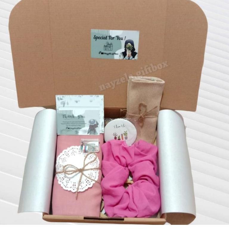 

viz-24 KADO HAMPERS GIFTBOX HIJAB BELLA SQUARE MURAH KADO WISUDA HADIAH ULTAH ANNIVERSARY VALENTINE GIFT [akhir]