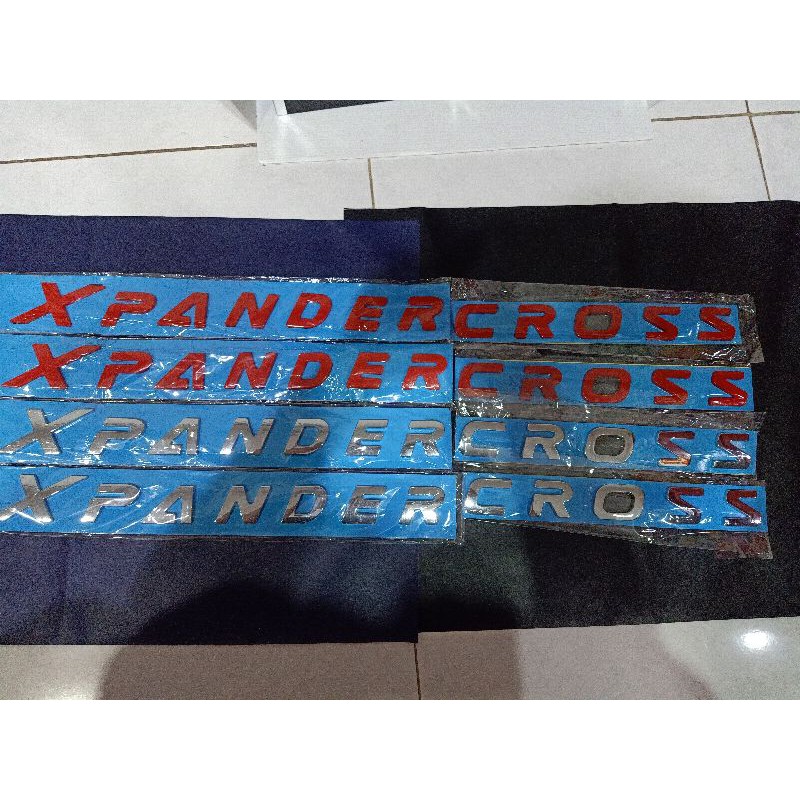 Emblem huruf stiker tulisan logo kap mesin xpander cross original warna hitam dan merah