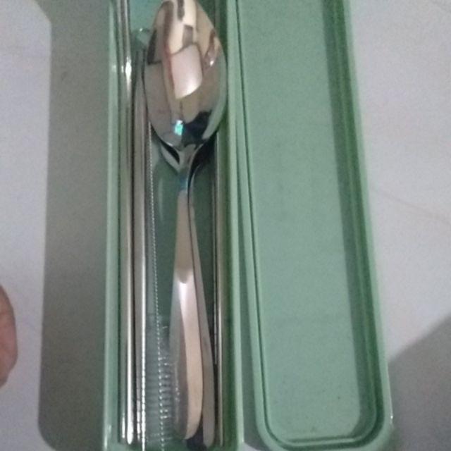 Sedotan Stainless & Set Alat Makan Garpu Sendok Sumpit