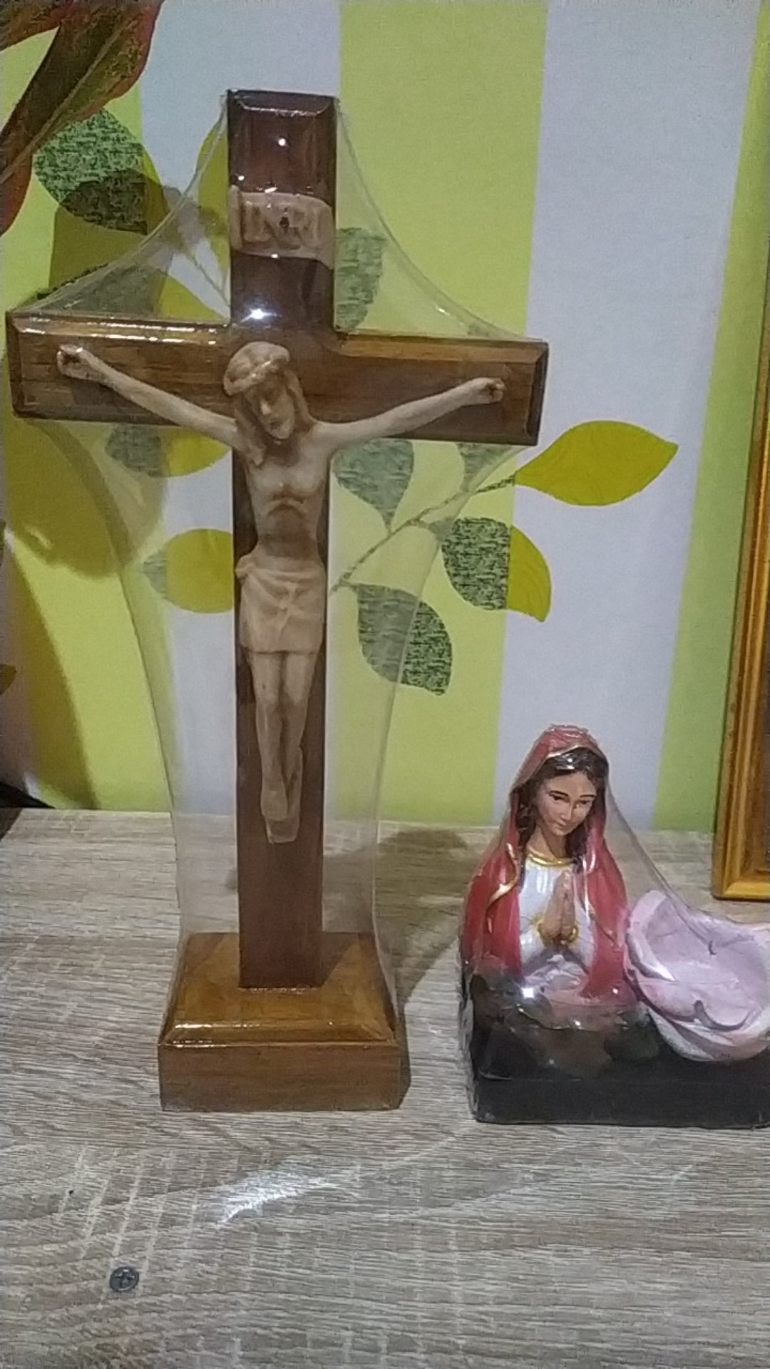 Salib Duduk Kayu 27 Cm