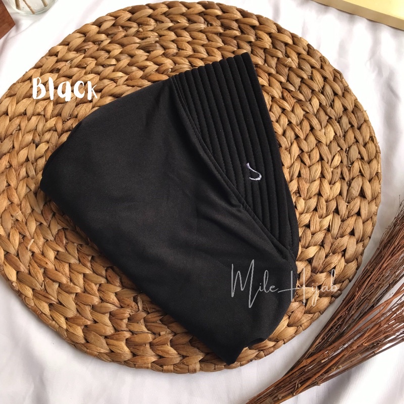 Bergo Hamidah Jilbab Jersey Menutup Dada Kerudung Olahraga Instan Premium-Black